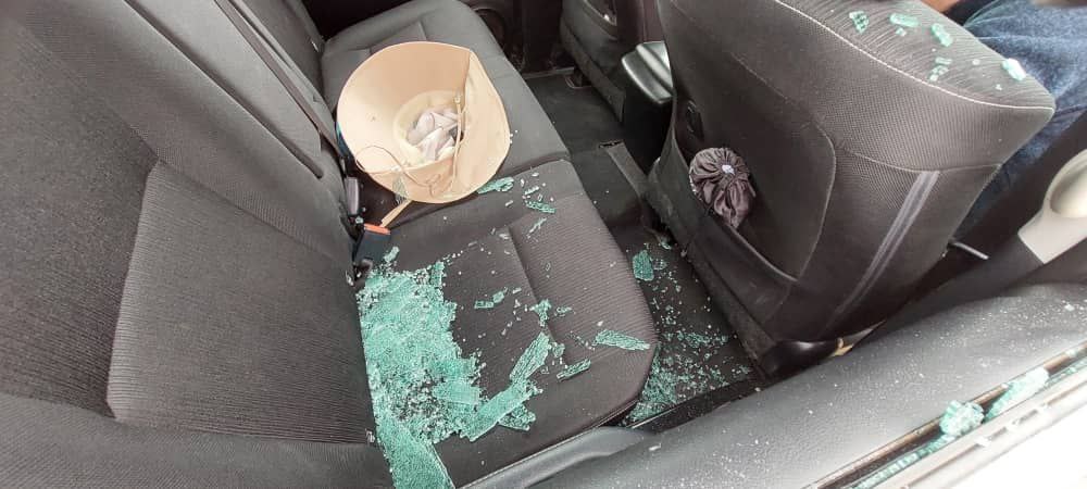 namibiansun's tweet photo. JUST IN: A group of tourists was robbed of belongings yesterday at Vierkantklip, between Swakopmund and Walvis Bay. The suspects allegedly grabbed a backpack (grey with orange zippers), a German and international driver's license belonging to  Matthias Geisel... https://t.co/eND47CWPdQ