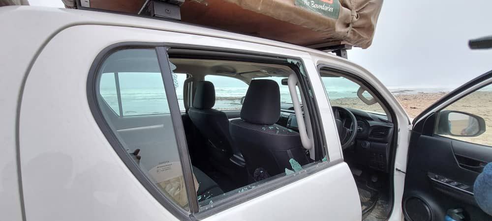 namibiansun's tweet photo. JUST IN: A group of tourists was robbed of belongings yesterday at Vierkantklip, between Swakopmund and Walvis Bay. The suspects allegedly grabbed a backpack (grey with orange zippers), a German and international driver's license belonging to  Matthias Geisel... https://t.co/eND47CWPdQ