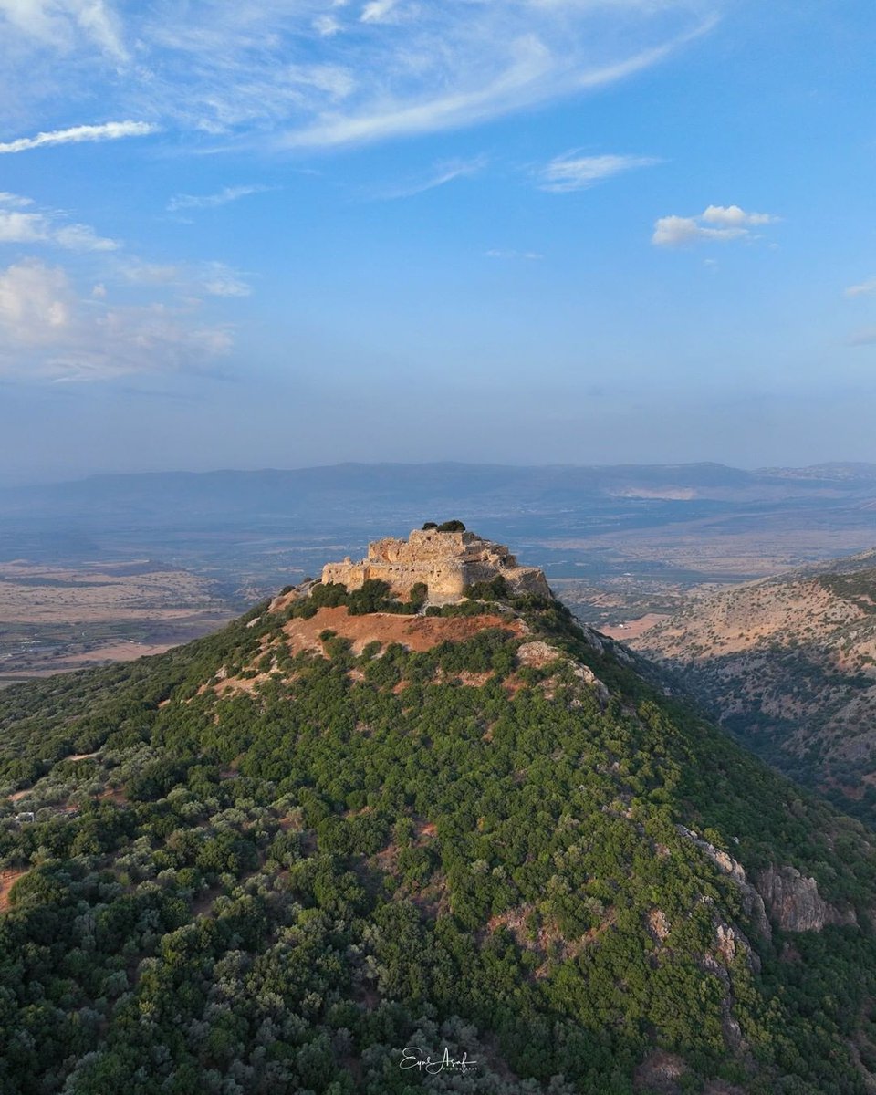 La fortaleza de Nimrod: Una joya de arquitectura medieval capurada por 📸 <a href="/eyalasaf/">Eyal Asaf</a>. 

Ubicada en el norte de Israel, lleva su nombre en honor a un personaje bíblico, el cazador Nimrod (Génesis 10: 8-9) que, según la tradición local, habitó en esta cumbre.