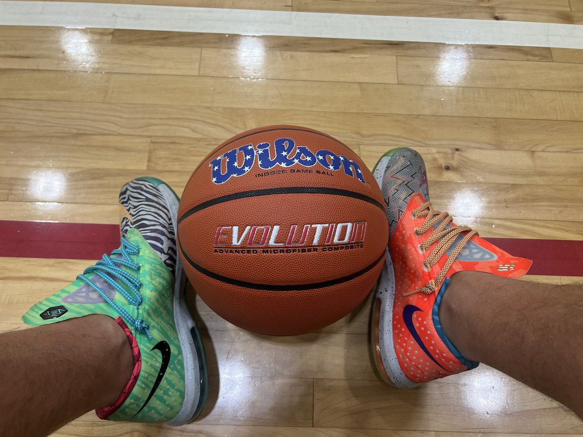 CoachShlSr's tweet photo. We back at it again #5amWorkouts
@WilsonBasktball @KDTrey5
#WhatsOnYourFeet https://t.co/ybJBcOhk8B