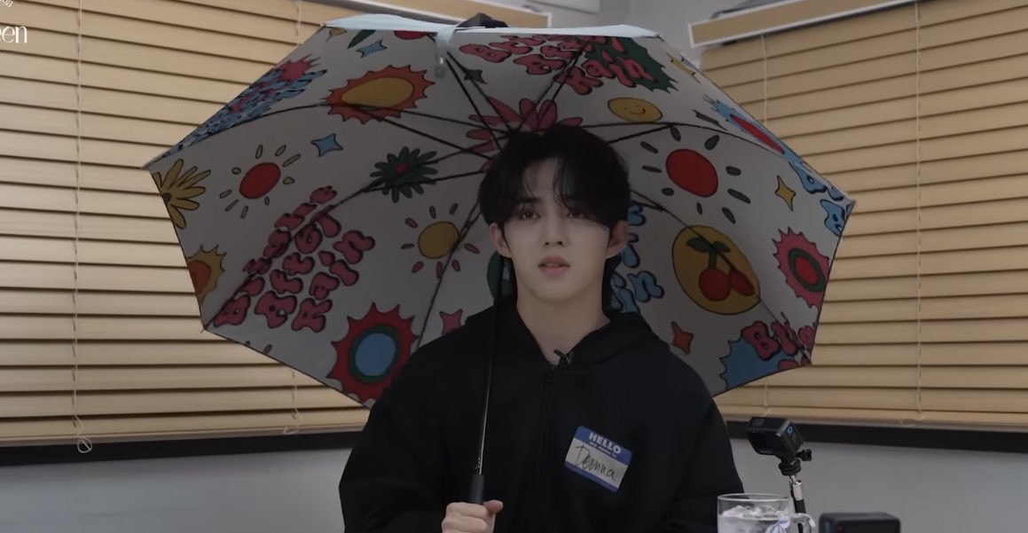 wonubliss's tweet photo. glass set and umbrella https://t.co/6KlFpQZoq2