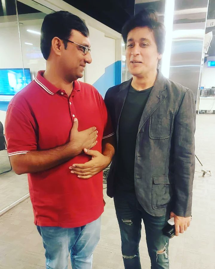 ali_munazer's tweet photo. پاکستانی شاہ رخ خان یعنی کہ ٹی وی اور ریڈیو کے معروف میزبان ساحر لودھی سے ایک ملاقات۔۔
#sahirlodhi #anchor #Munazerali #Media https://t.co/ElxRsi6Ysf