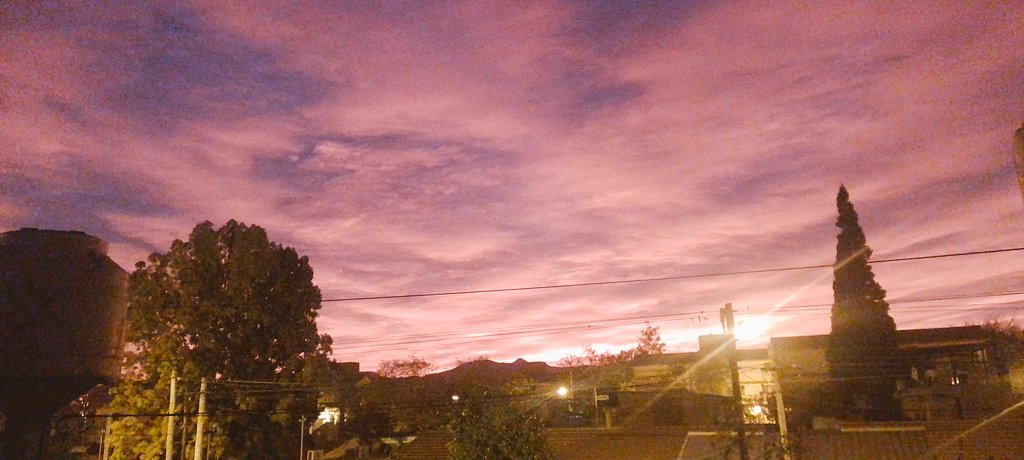profepatric23's tweet photo. #Salta #amanacer #acomenzarelmiercoles #fueramalavibra https://t.co/NdEZEJ3BLi