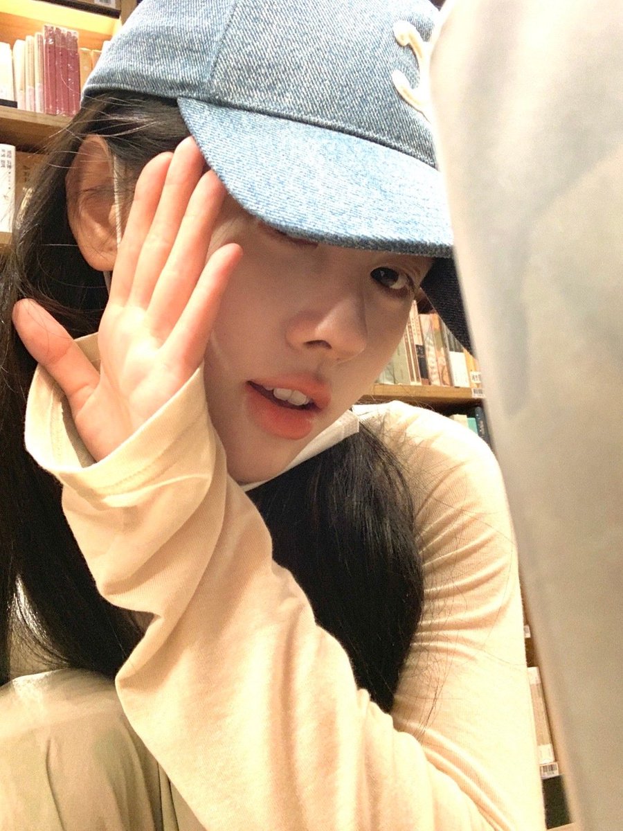 鞠妈的七夕福利，就像在图书馆约会😋 https://t.co/Spoj6IuzKT