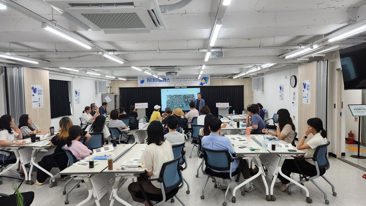 ammaduma's tweet image. 오늘은 경주에 있는 경북관광기업지원센터에서 강의가 있었습니다. 지례예술촌의 성공 사례와 공간 활용, 관광활성화 등에 대한 강의를 했습니다. 들으시는 분들의 반응도 좋았고 덕분에 저도 힘이 나는 강의가 되었습니다. 어쩌보니 지난주에 이어서 연속으로 원주와 경주에서 했네요.