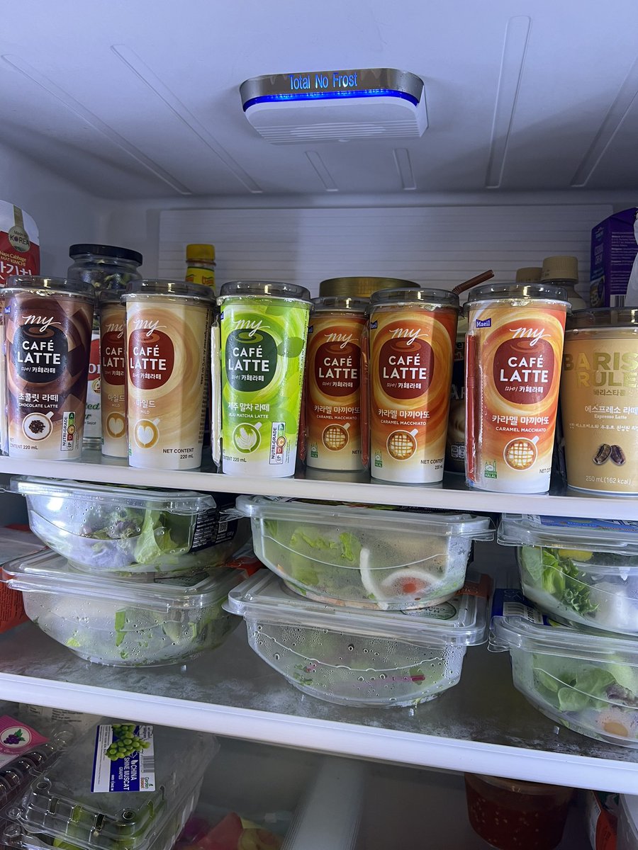 Ada 2 perkara i ckp kt husband smlm 

-I dah kena start diet &amp; plan nak makan salad
-I suka betul kopi my cafe latte ni, sedap

Dia msg jumpa kopi

Bila sampai rumah i buka fridge, terkejut tengok byk betul dia beli kopi &amp; salad 😅😭😂 

Combination tak sesuai langsung