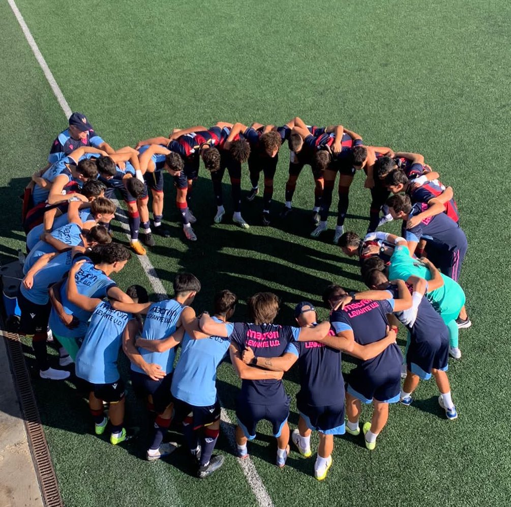 🐸 El 𝐉𝐮𝐯𝐞𝐧𝐢𝐥 𝐀 golea al Valencia CF 

<a href="/LevanteUD/">Levante UD</a> 4-0 <a href="/Academia_VCF/">Academia VCF 🦇</a> 

⚽️ Paco Cortes, Nico Font, Álvaro Moreno y Carlos Espí

#OrgullGranota