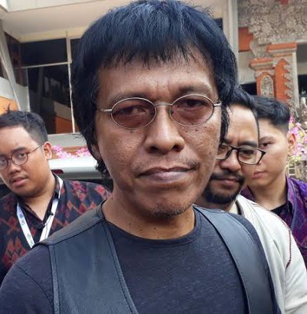 Tes ombak - Lebih idealis dan konsisten mana ? - Adian Napitupulu (Retwet) - Budiman Sudjatmiko (Like) - Keduanya sama-sama dari @PDI_Perjuangan