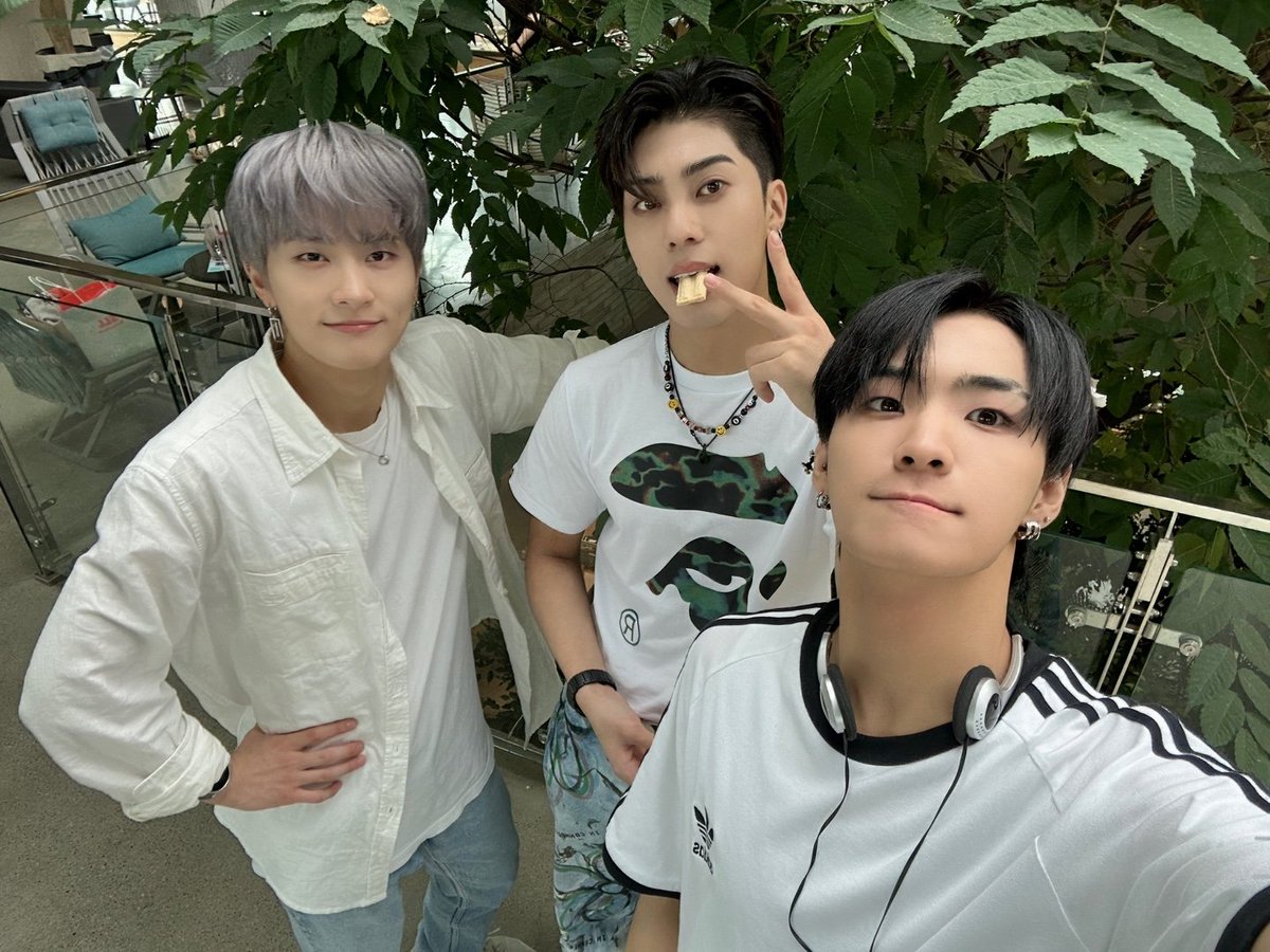 NTX_OFFICIAL_'s tweet photo. NTX2U🦋

#HYEONGJIN #형진
#YUNHYEOK #윤혁
#RAWHYUN #로현
#NTX #엔티엑스 https://t.co/3M8biEW7fA