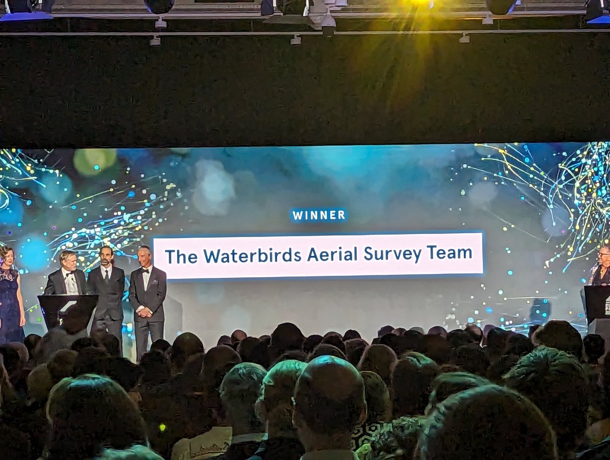 Well deserved recognition for the @UNSWScience Waterbirds Aerial Survey Team winning the Environmental Research Award at the at the #EurekaPrizes