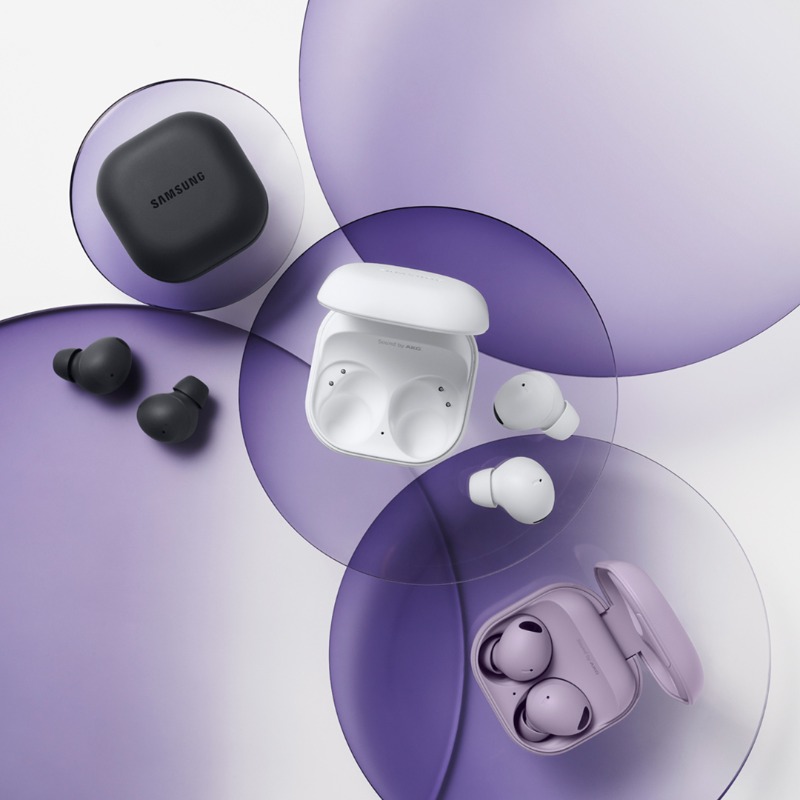 Get ready for a new audio experience – Samsung brings the new Auracast feature, leveraging LE Audio technology on the #GalaxyBuds2Pro, to expand connected experiences beyond mobile devices to Smart TVs in September.

Learn more: smsng.co/Buds2Pro-Aurac…