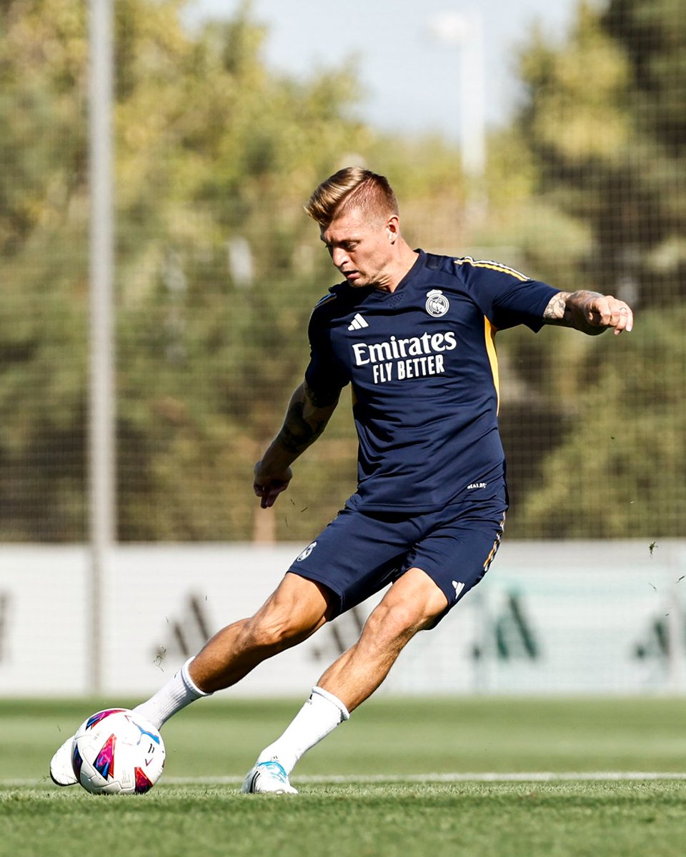 realmadrid's tweet photo. 🎩 @ToniKroos 🎩
🌱 #RMCity https://t.co/8MhQZYmKRE