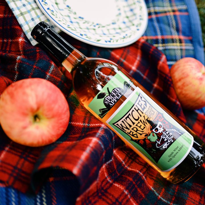 LeelanauCellar's tweet photo. An apple's great, but we know what teachers really want when school starts 🍎📒

#firstdayofschool #teachers #teaching #teacher #apple #happyfirstdayofschool #wine #applewine #spicedwine #spicedapplewine #witchesbrew #whitewine #drinkupwitches #drinkupnorth #leelanaucellars #wi https://t.co/LeIpgMSmhj