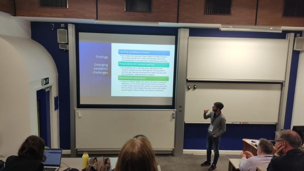At #ECER2023 I talked about how Chilean public schools developed innovation in response the pandemic, with help from ministry advisors. Key to offer external support that stimulates schools to learn to improve and adapt! Read it all here doi.org/10.1080/136324…