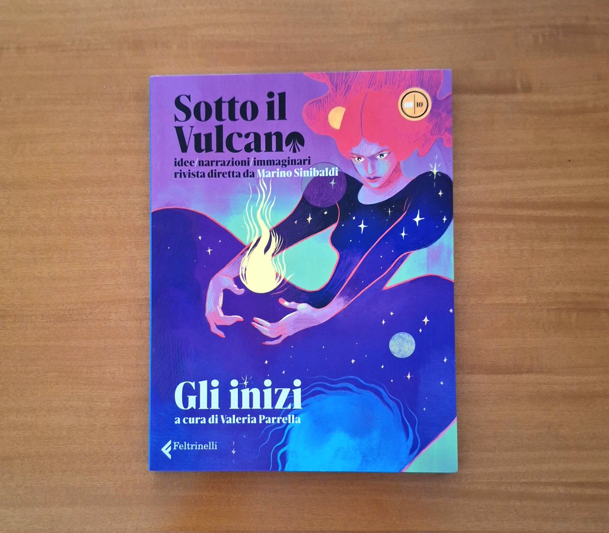 FiorlettaF's tweet photo. Manca poco, ed è bellissimo! 
Sotto il vulcano n8 "Gli inizi"
Da Coe a Cristoforetti, da Lattanzi a Gospodinov, Paolo Nori, Federica Pellegrini, Nicola Piovani, Annie Ernaux... 
Direttore @marinosinibaldi
Curatrice @ValeriaParrell2
Dal 29 agosto in libreria 📚 
#riviste https://t.co/yEZ6QluBBz