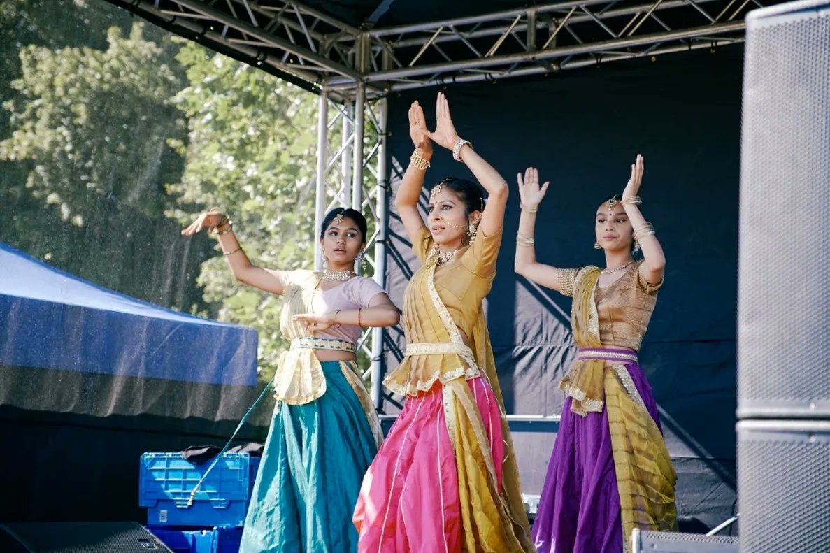 Rotherham Town Centre (@rothtowncentre) on Twitter photo Rotherham's biggest free cultural event returns to Clifton Park on 2 & 3 Sept! Alongside the Horticultural Show, Vintage Vehicle Display & Companion Dog Show, there will be new things for you to see and be part of. Find out more here: buff.ly/3wFypKS or follow <a href="/RMBCEvents/">RMBCEvents</a> Rotherham's biggest free cultural event returns to Clifton Park on 2 & 3 Sept! Alongside the Horticultural Show, Vintage Vehicle Display & Companion Dog Show, there will be new things for you to see and be part of. Find out more here: buff.ly/3wFypKS or follow <a href="/RMBCEvents/">RMBCEvents</a>