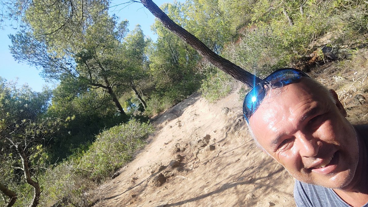 Antonioapedales's tweet photo. Último running de vacaciones🏃 🏖️ que reconozco que eran mejores cuando iba con @RocioSantinn 🏃♀️contándole batallitas de 👩🏻🚒🔥"para que me aguantara el ritmo" 😅
#SiempreEnForma https://t.co/7dCvrN8yzR