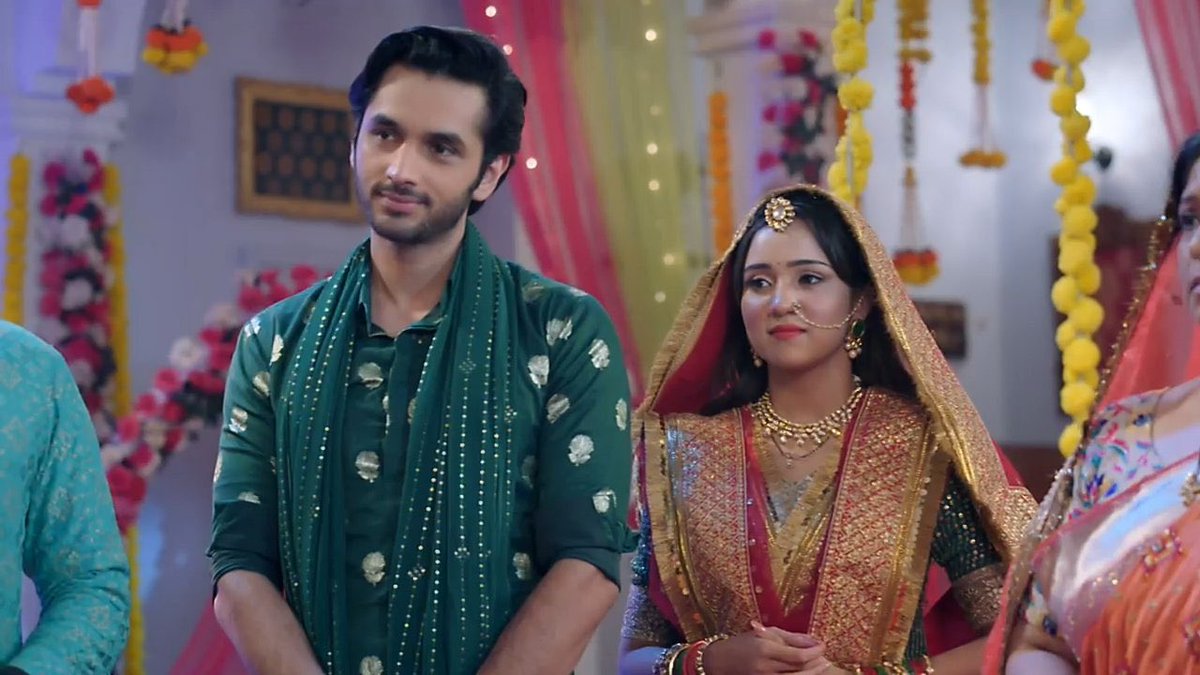 ashisyedlove's tweet photo. 😍😍Awww… This beautiful couple is so adorable ❤️❤️
🎉🎉Celebrating 2 years of Meet …!!
#meet #sumeet #sumlok #shlok #meetkanayasafar #ashisingh #syedraza #syedrazaahmed #syedsahabb
Watch Meet daily (mon-sun) 7pm @ZeeTV and anytime anywhere @ZEE5India https://t.co/Bn0N0lNQtK