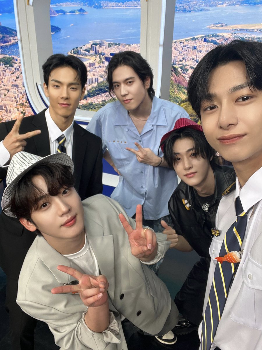 staryoui's tweet photo. monsta x shownu &amp; hyungwon, got7 yugyeom, wei yongha &amp; yohan ack a crazy set of visuals in one frame https://t.co/UVUjgSgpyM