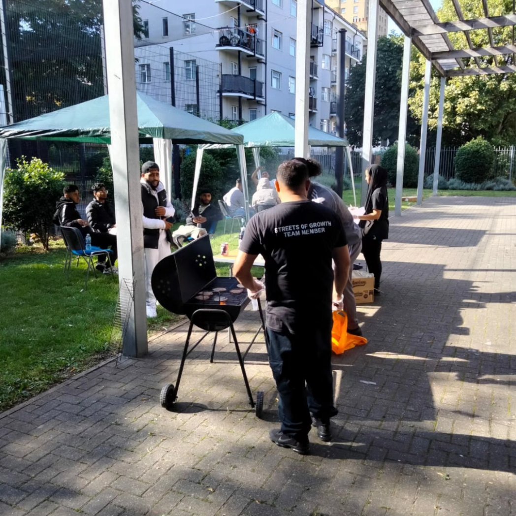 Throughout the summer, we've been holding 'Summer Pop-Ups' around Tower Hamlets to give young people & residents a chance to meet our team & learn more about our services. For the last two in Globe Town & Tarling Center, the sun was shining & we finally got the BBQ out!