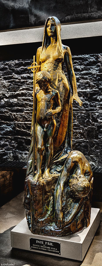 fir_bolg's tweet photo. 'inis fáil', a 1901 statuette made of bronze by the artist oliver sheppard and featured at the hugh lane/dublin city gallery, dublin, the sculpture features a female personification of ireland https://t.co/c7NjIpDv9p