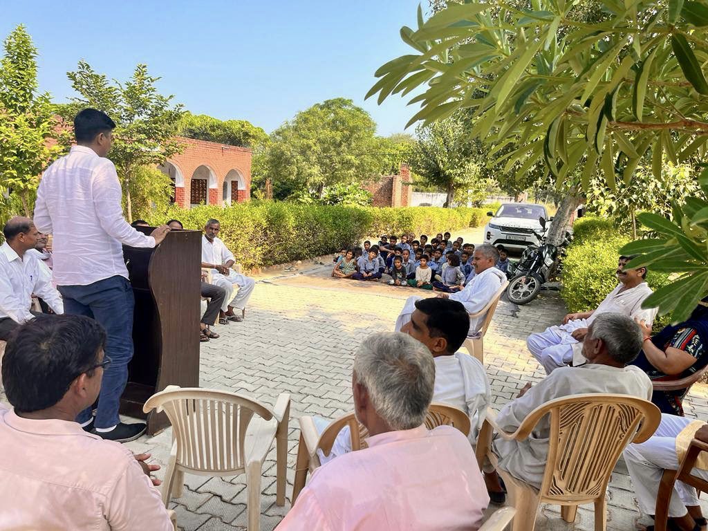 MahadevBalali's tweet photo. गांव हंसावास कलां में प्राथमिक और माध्यमिक विद्यालय में बच्चों की सहूलियत के लिए RO लगवाया और वॉटर कूलर ठीक करवाए। 

इस दौरान स्कूल कर्मचारी और ग्रामवासियों ने जो मान-सम्मान दिया, उसके लिए आप सभी का दिल से धन्यवाद।

गांव में शिक्षा बेहतरी के लिए मैं निरंतर प्रयासरत रहूँगा। https://t.co/fuMMPXgl0Z