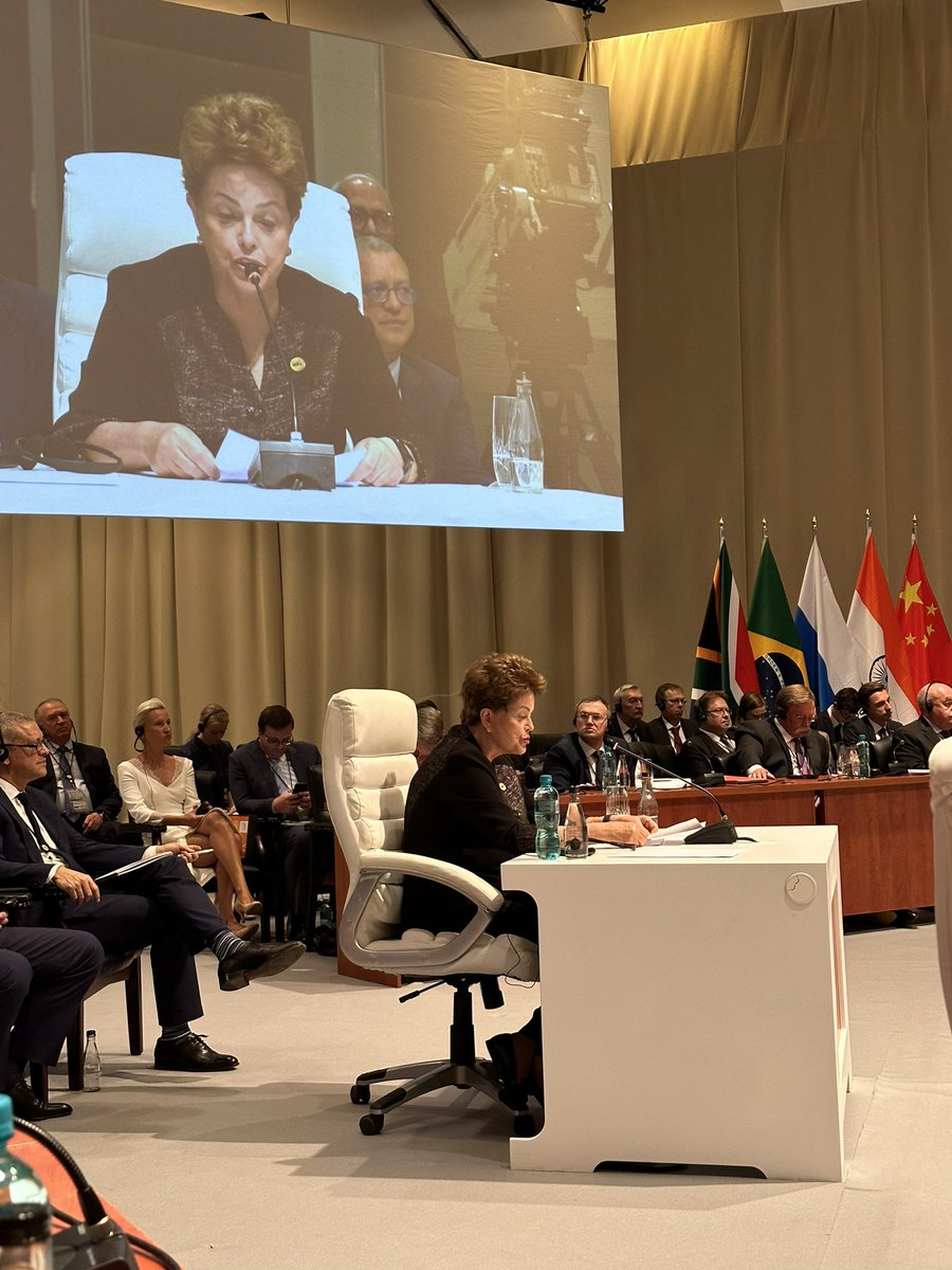 JanjaLula's tweet photo. A Presidenta do NDB - Banco de Desenvolvimento dos BRICS. 🌎 https://t.co/F9r5EpeWoz
