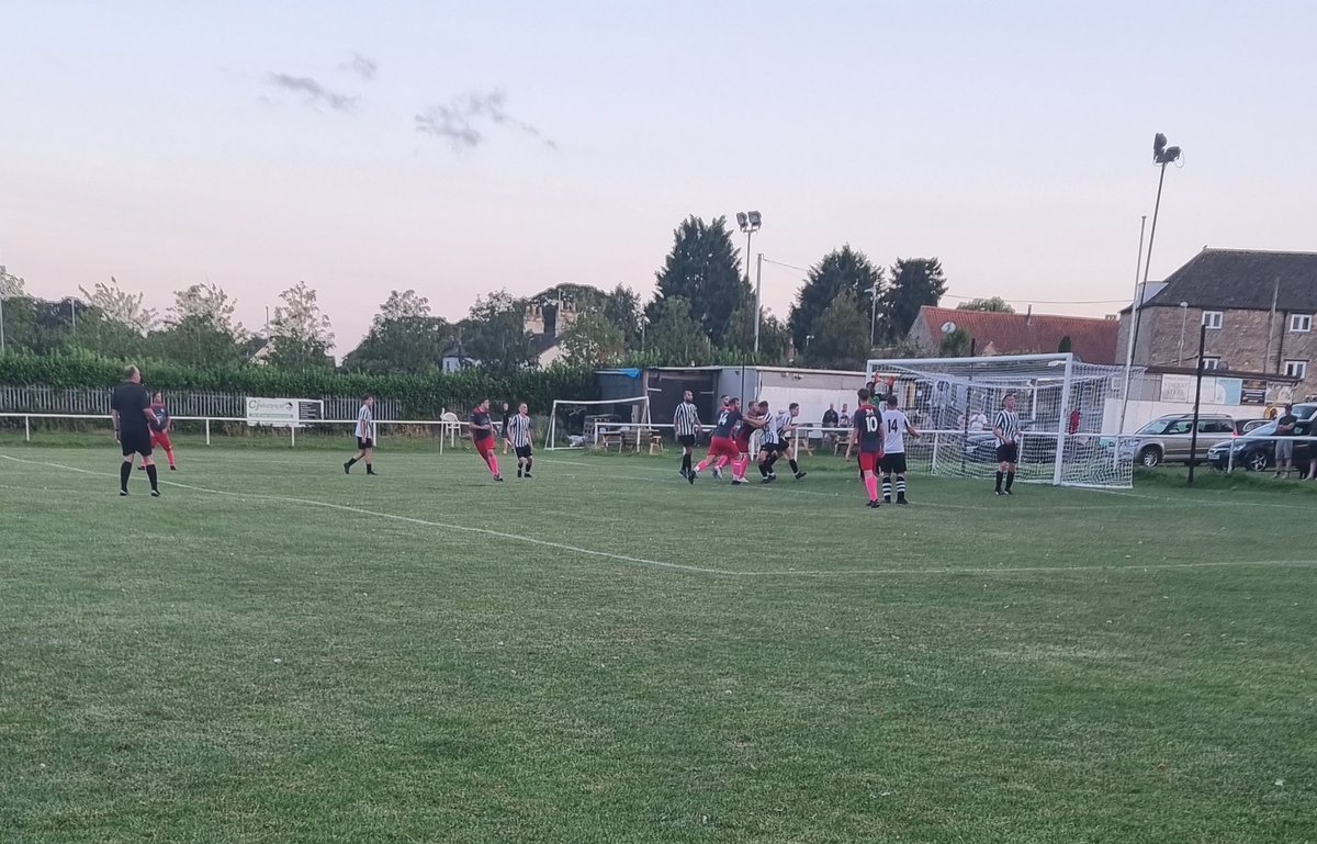 BaseofthePyramid (@basepyramid) on Twitter photo Oundle At Witt's End
Match blog from yesterday evening's top of the table <a href="/PDFLUK/">Peterborough & District Football League</a> Premier clash. <a href="/OTFC1883/">Oundle Town FC</a> v @WitteringFC
botp.co.uk/blog/oundle-at… Oundle At Witt's End
Match blog from yesterday evening's top of the table <a href="/PDFLUK/">Peterborough & District Football League</a> Premier clash. <a href="/OTFC1883/">Oundle Town FC</a> v @WitteringFC
botp.co.uk/blog/oundle-at…