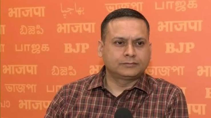 #Breaking: 

Karnataka Govt has set up a Fact Checking Unit (FCU) which will check the fake news shared by BJP IT cell and will have the authority to take legal action. 

AI technology will be used to fact-check &amp; catch the culprits who are mainly Amit Malviya &amp; his associates.