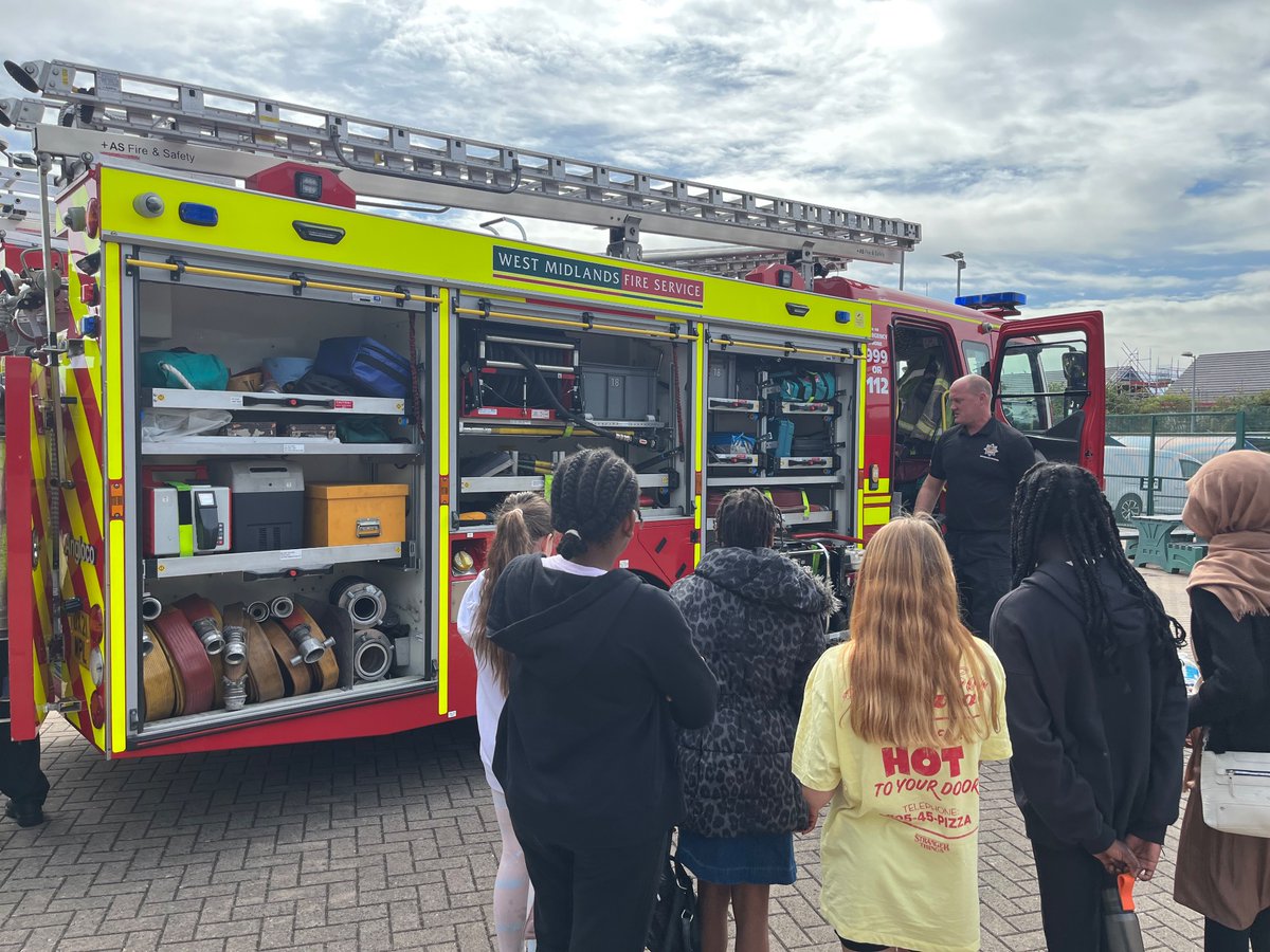 WMFSFoleshill's tweet photo. @SBitC_CCFC @GACoventry Foleshill White Watch sharing experiences and knowledge to the New year 7, Summer School. Fantastic engagement from all with great Safety messages at Grace Academy Coventry 
#community #education https://t.co/uCStbDgaPj