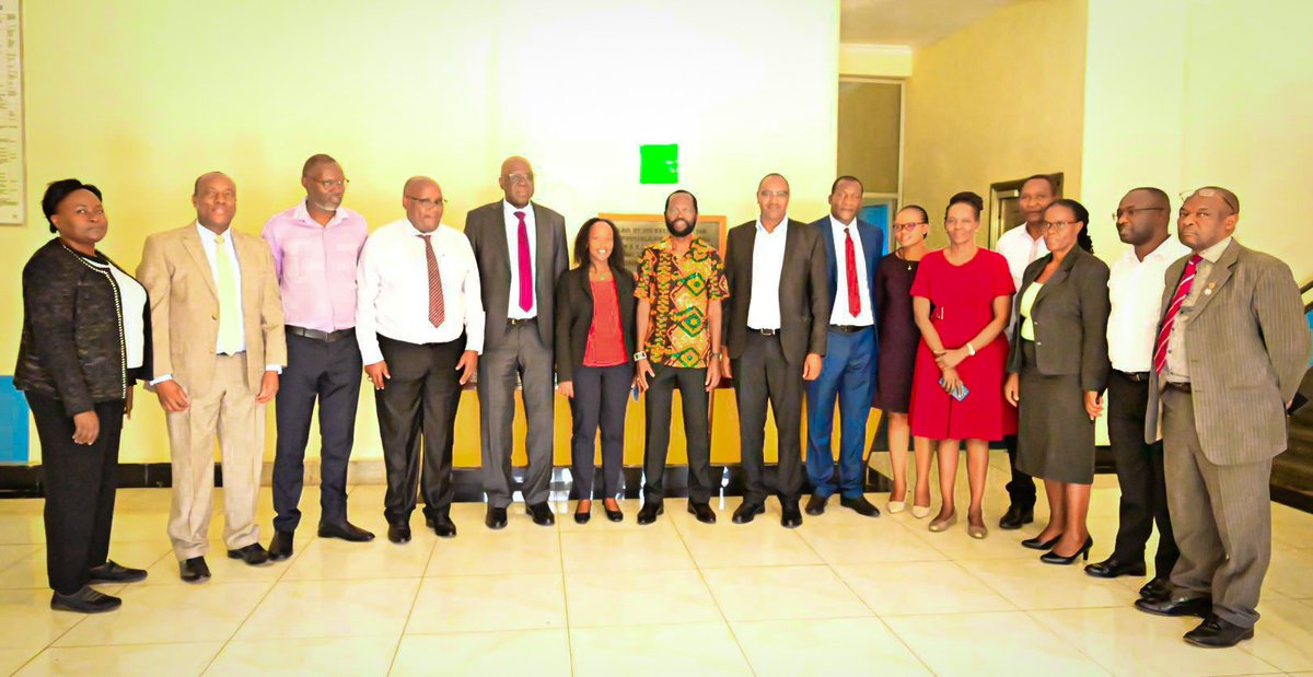 AnyangNyongo's tweet photo. Today, during a consultative meeting between the Commission of Revenue Allocation and my cabinet.

The team led by Comm. Kuko, Dr. Midiwo and Dr. Isabel Waiyaki are in Kisumu County to assess the impact of devolution on service delivery. 

#TichTire https://t.co/DI4RfbaNIZ