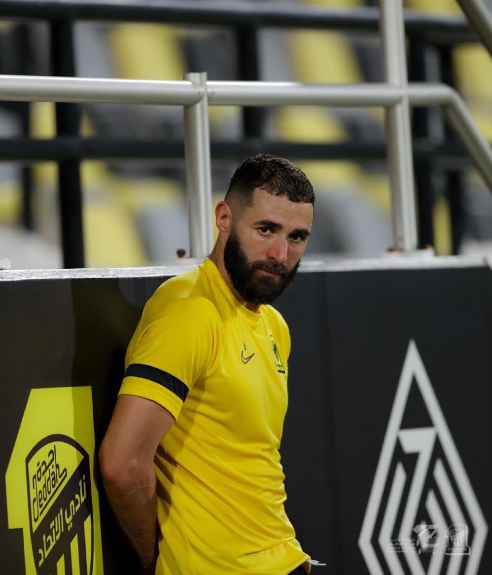 ActuSPL's tweet photo. 🚨🚨🚨
URGENT: 

Les relations entre Benzema et son coach Nuno Santo sont tendues. Benzema ne se serait pas entraîné avec le groupe hier. 
Affaire à suivre. 

⚫️🟡⚫️🟡⚫️🟡 https://t.co/Lu5pcytInA