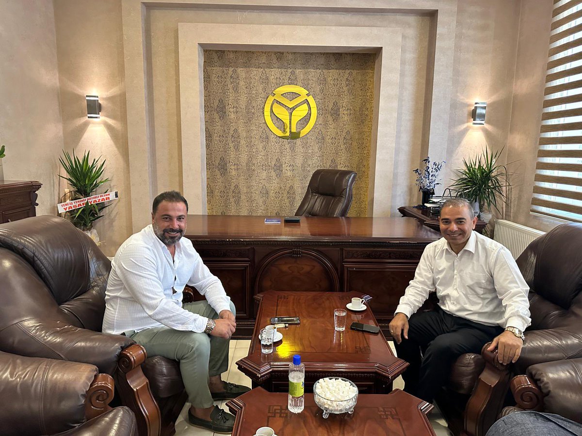 İş Adamı Yazar Grup Yönetim kurulu Başkanı Dostum Akrabam sayın Reşat Yazarı yeni iş yerinde ziyarette bulundum sıcak ilgi ve alakasından dolayı kendisine çok teşekkür ediyorum işlerinde başarılar diliyorum..