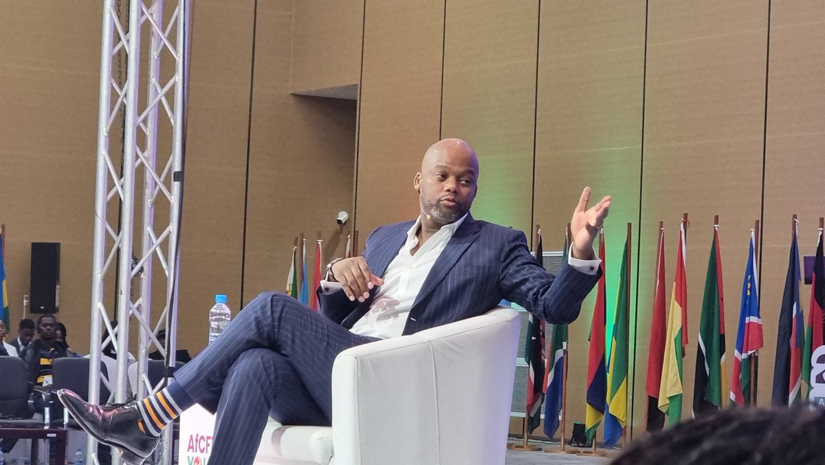 LindafernandoSu's tweet photo. #AfCFTAYouthSymposium2023 I'm extremely thrilled to be a part of this open dialogue with a young and inspiring leader.Together with the youth, we're all about creating one amazing African market—"we have to own this!" #AFCFTA #AccelerationofAfCFTAimplementation https://t.co/MtnpwL9Mlu