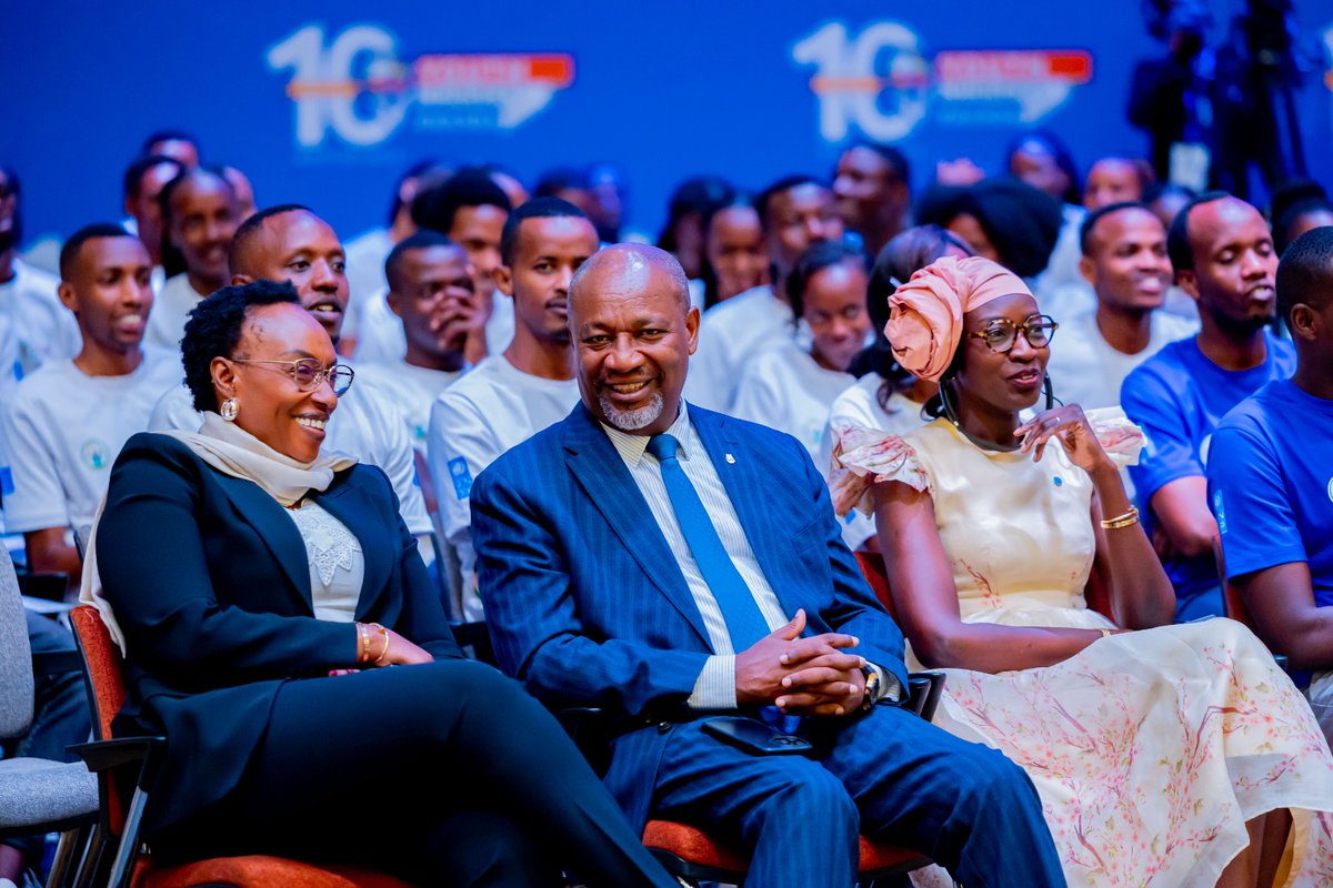 HAPPENING: President Kagame is now addressing hundreds of youth at Intare Arena, Rusororo at the 10th anniversary of @YouthConnekt. The Head of State urged the youth to direct their energies and focus on things that socioeconomically empower them & contribute to nation building.…