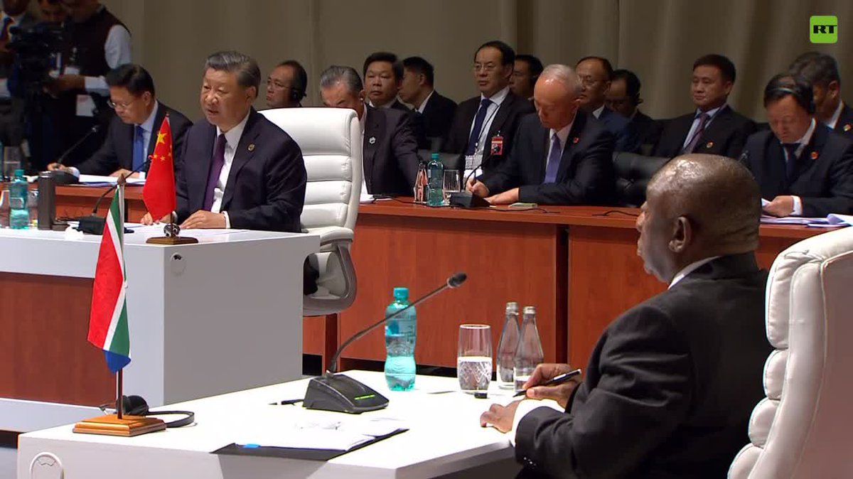 ErnestKavol4's tweet photo. Rais wa China, Xi Jinping, anaanza uingiliaji kati wake
Mazingira ya kijiografia ya kisiasa ni ya wasiwasi, nchi za BRICS lazima ziimarishe ushirika wao wa kimkakati;
China itafanya kazi na pande zote ili kuanzisha kwa pamoja mfumo wa ushirikiano wa viwanda wa BRICS https://t.co/pU0IzObXL4
