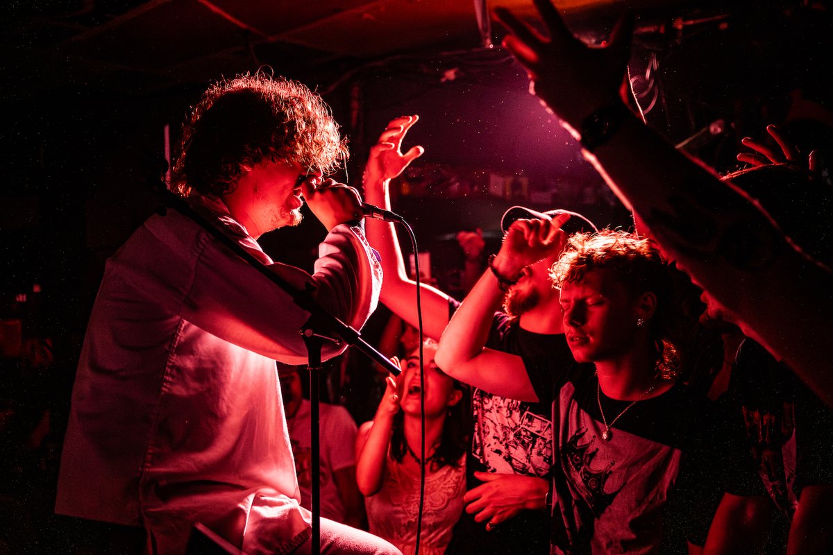 Gigwise's tweet photo. Who the HELL are @fatdog_fatdog ?

We stepped inside the chaos of their single launch party at @WindmillBrixton to find out. And the result? They're a band you NEED to get to know...

https://t.co/a17VbqOmUL https://t.co/v1hTAX4rFy