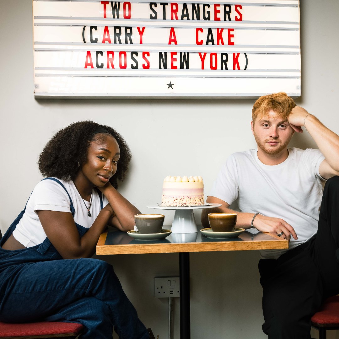 📣 Casting announcement!
 
<a href="/samtutty/">Sam Tutty</a> and @dujonna_ star in Two Strangers (Carry a Cake Across New York)🎂

Dougal, a naïve, impossibly upbeat Brit meets Robin, a native New Yorker who definitely doesn't have time for him...
 
🎟️bit.ly/TWT_TWO_STRANG…

📸 Mark Senior