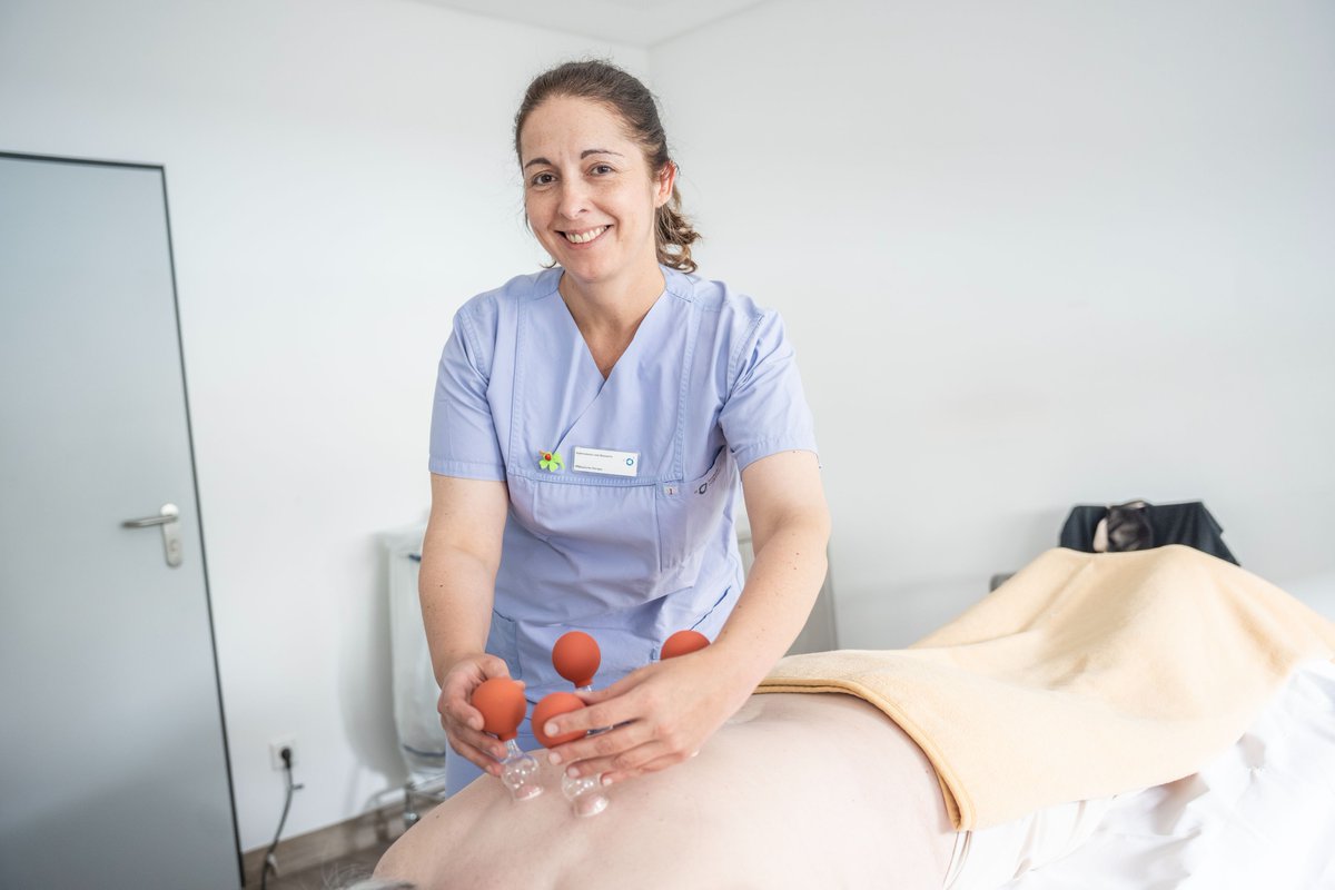klinikumIN's tweet photo. In Ingolstadt gibt es ein spezielles Angebot für Menschen ab 70 Jahren, die an altersmedizinischen Erkrankungen leiden. Die Akutgeriatrische Tagesklinik: https://t.co/PjLcL2Gbe7 https://t.co/NkXeAZ5954