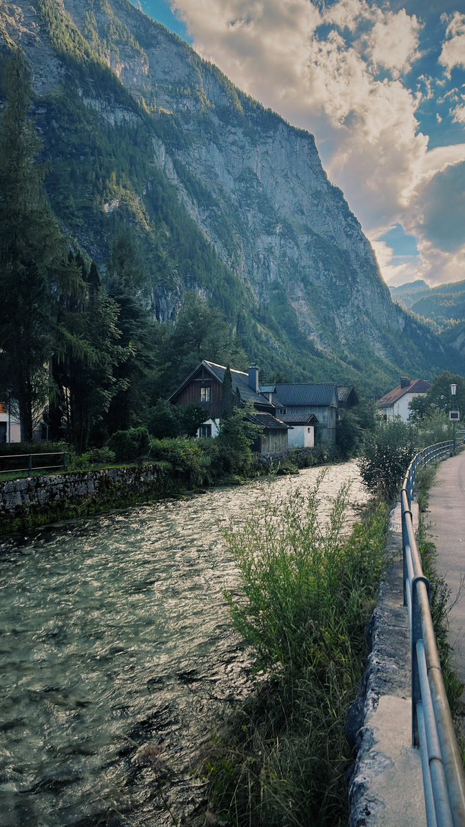 yzeeed_'s tweet photo. Hallstatt https://t.co/H2AID90pEF