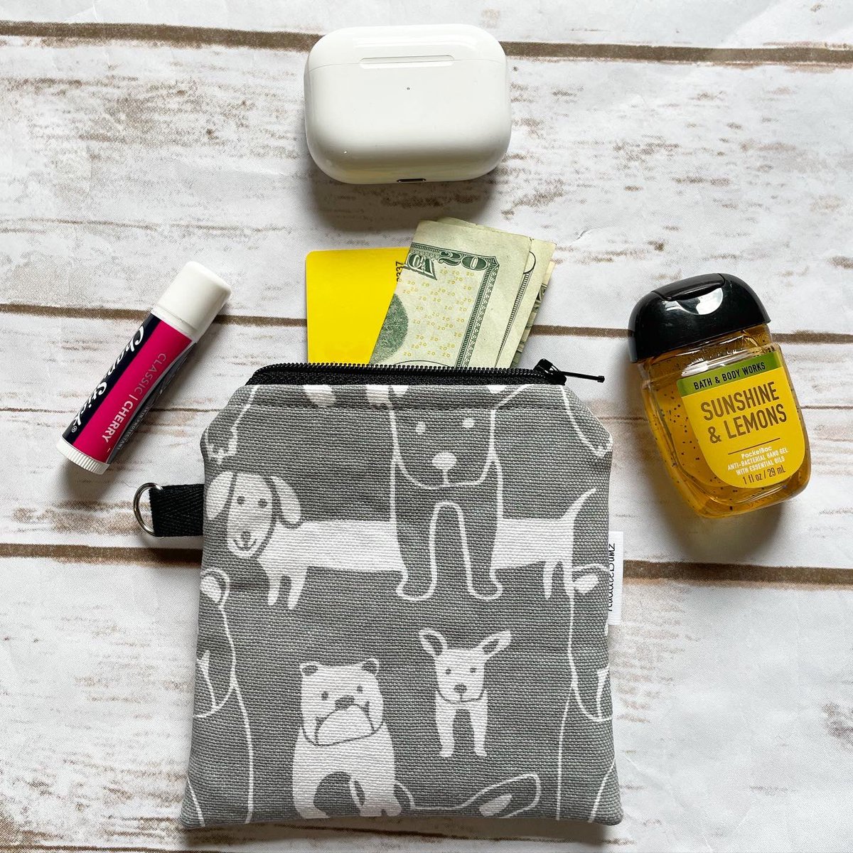 The sweetest little zipper pouches to hold the things that get lost the easiest 🤣 kuddlebumz.etsy.com
.
.
.
.
.
#zipperpouch #pouches #purse #purseorganizer #lilpouch #zipperbag #dogmom #doglife