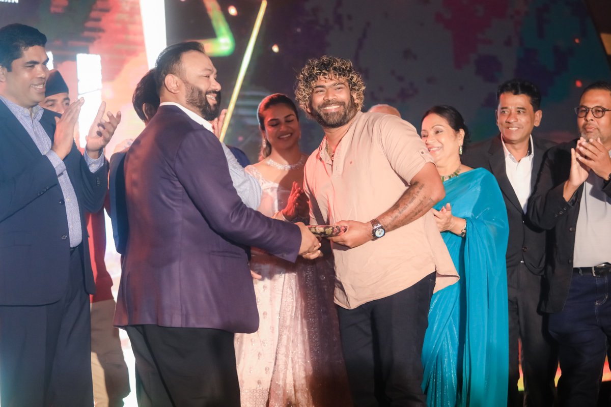 Lyca_LK's tweet photo. Glimpses 📷 into all the excitement from the grand event 👀🤩 'Lyca Productions Lanka' inauguration ceremony! 📽️💃🏻🍾

#LycaProductionsLanka #LycaProductions #Subaskaran #SriLanka

(13/14) https://t.co/6ZNUyLHHuu