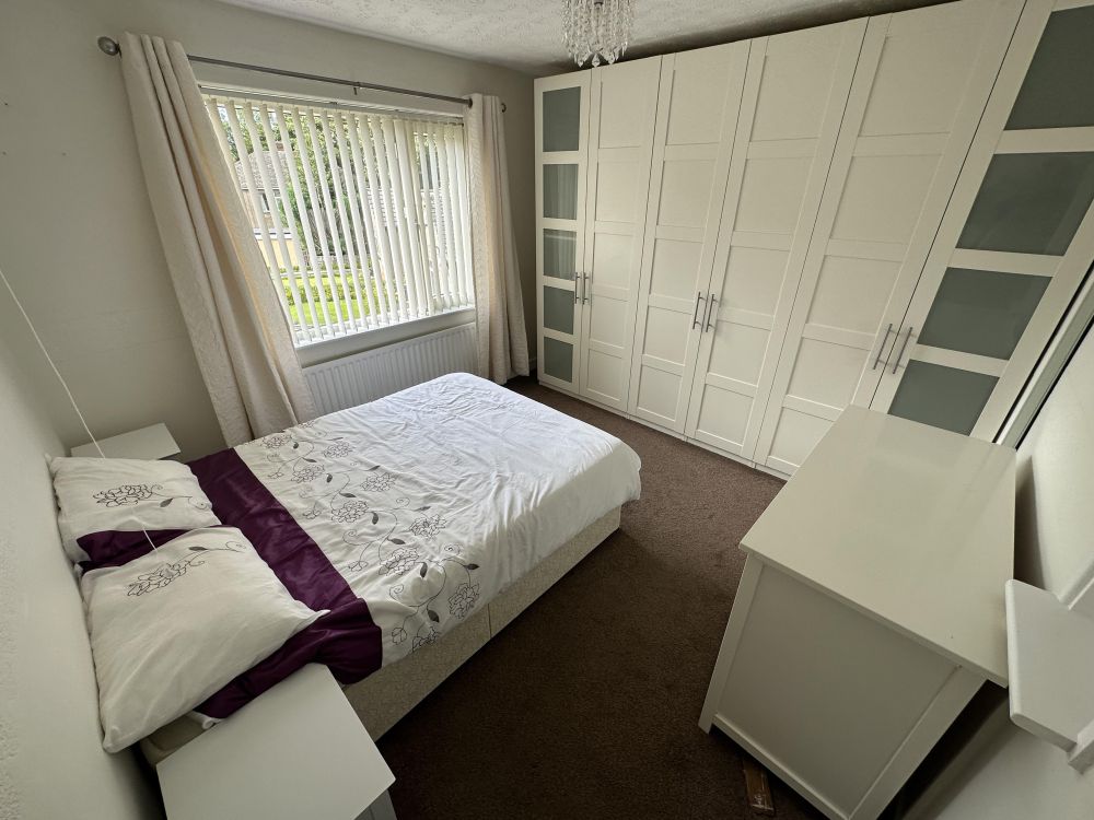 NEW TRADITIONAL AUCTION LOT - 2 BED SEMI-DETACHED BUNGALOW - AUCTION GUIDE PRICE; £150,000
- TWO BEDROOM
- SEMI-DETACHED BUNGALOW
- LARGE GARDEN
- QUIET LOCATION
- COUNCIL TAX - B
- EPC - D
sharpesauctions.co.uk/.../5-bray-clo…
#propertyauction #propertyauctioneers #yorkshireproperty