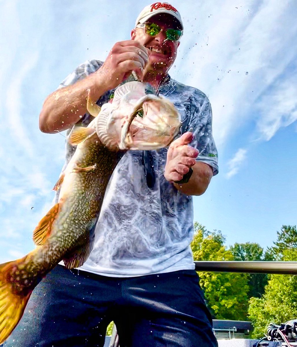 joelthemuskyman's tweet image. Fishings version of, “It’s a fumble!”

#stcroixrods #bestrodsonearth #finsbraid #finsfishing #offshoretackle #rangerboats #minnkota #humminbird #muskyinnovations #stealthtackle #engelcoolers #simmsfishing #npaa #fishing