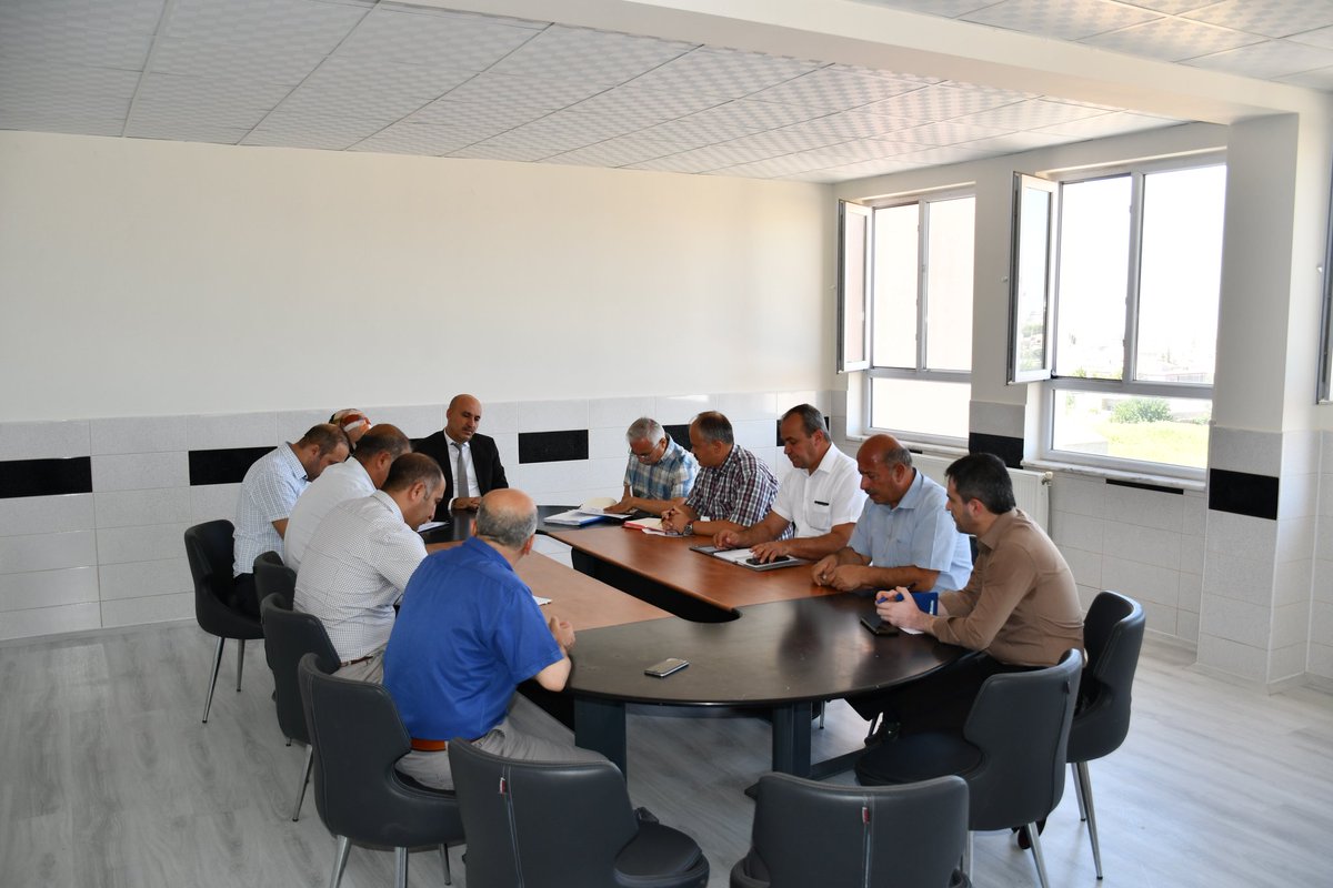 nevsehirmem's tweet photo. Sn. POLAT ziyaretin ardından Derinkuyu Zeliha Ekmekçi Anadolu İmam Hatip Lisesinde düzenlenen 2023-2024 Eğitim-Öğretim yılı hazırlık toplantısında İlçe Milli Eğitim Müdürleriyle bir araya geldi.⤵️ https://t.co/N0kSGUvzhC