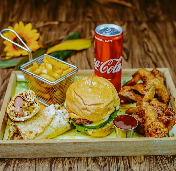 EmperorsDelight's tweet image. Hello fam, it's been a while. Have u missed the unique, spicy taste of our shawarma/burger. Then it will be available on  friday, saturday &amp;amp; sunday. What are you waiting for, place your order now.
Payment validates order
Help retweet my customer might be on ur TL. Thank you!