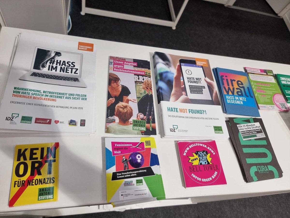 IDZ (@idz_jena) on Twitter photo Die #gamescom2023 hat begonnen und das IDZ ist dabei mit <a href="/DerHeida/">Matthias Heider</a> vom Projekt #RadiGame, das zur Prävention rechtsextremer Radikalisierung auf Gaming-Plattformen forscht. Kommt vorbei in Halle 10-2, S B010a & diskutiert über demokratische Potenziale im #Gaming
<a href="/AmadeuAntonio/">Amadeu Antonio Stiftung</a> Die #gamescom2023 hat begonnen und das IDZ ist dabei mit <a href="/DerHeida/">Matthias Heider</a> vom Projekt #RadiGame, das zur Prävention rechtsextremer Radikalisierung auf Gaming-Plattformen forscht. Kommt vorbei in Halle 10-2, S B010a & diskutiert über demokratische Potenziale im #Gaming
<a href="/AmadeuAntonio/">Amadeu Antonio Stiftung</a>