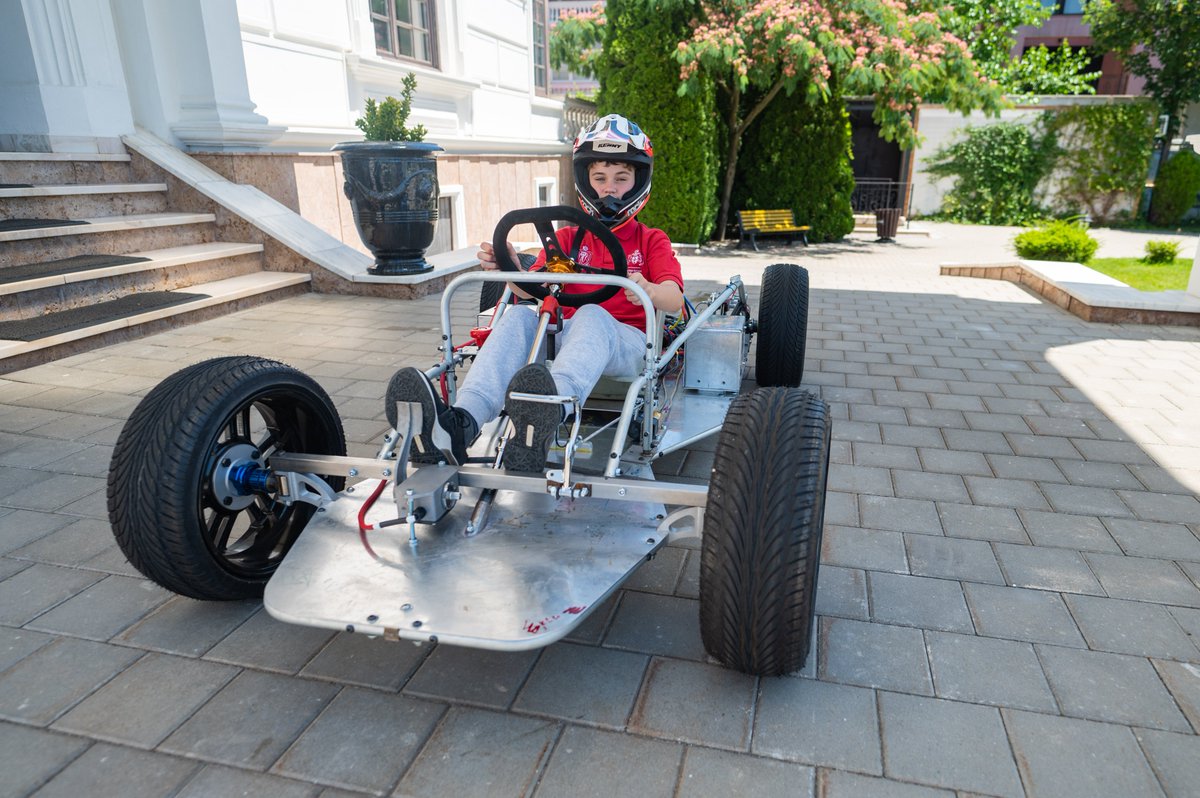 britishschoolro's tweet image. Our BSB students are driving cutting-edge car design through Project Zephyr CCA. 🚗 It&apos;s a learning journey that pushes boundaries, hones vital skills, and fuels future careers.🏁#BSB #ProjectZephyr #CCAs