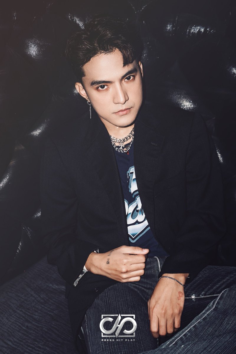 PressHitPlay's tweet photo. #PHP | Malaya Music Fest 2023 
Behind Photos - JP 

Stylist: Nash August
Associate Stylist: Ram Arched
Photo: cosmos
Assisted by: Aroo

PHP AT MALAYA MUSIC FEST
#MalayaMusicFest2023
#Press_Hit_Play #PHP @JPsoliva https://t.co/XVU9aiNxWi