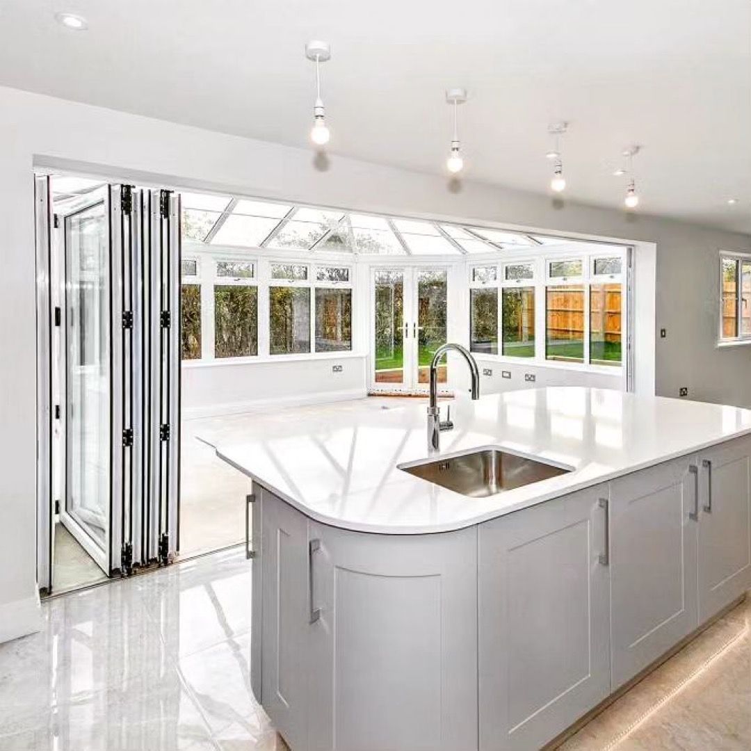 This shaker style kitchen in dove grey supplied by F&D Kitchen Solutions looks beautiful with the CRL Quartz Arctic Shimmer worktops!
.
#quartz #whiteworktops #kitchenworktops